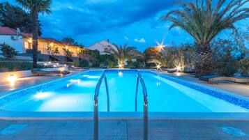 Maison Deluxe, 2 chambres | Piscine