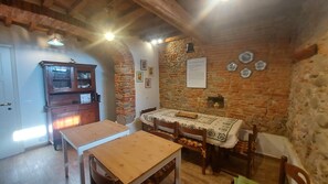 Dining - Simplistic Holiday Home in Pistoia With Terrace & Garden (Pistoia)