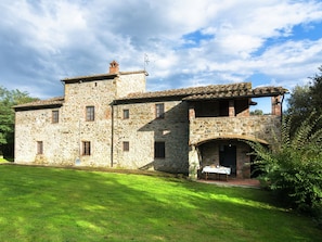 Casa clássico, 2 quartos | Fachada