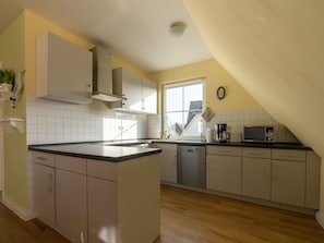 Classic Apartment, 3 Bedrooms | Private kitchen