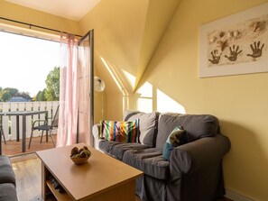 Classic Apartment, 3 Bedrooms | Living room