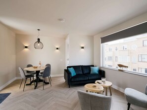 Comfort-Apartment, 2 Schlafzimmer | Wohnzimmer