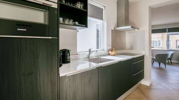 Comfort-Apartment, 2Â Schlafzimmer | Eigene KĂŒche | KĂŒhlschrank, Mikrowelle, GeschirrspĂŒler