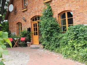 Exterior - Mansion in Gressow With Terrace, Garden, Bbq, Pond, Bicycles (Gaegelow)