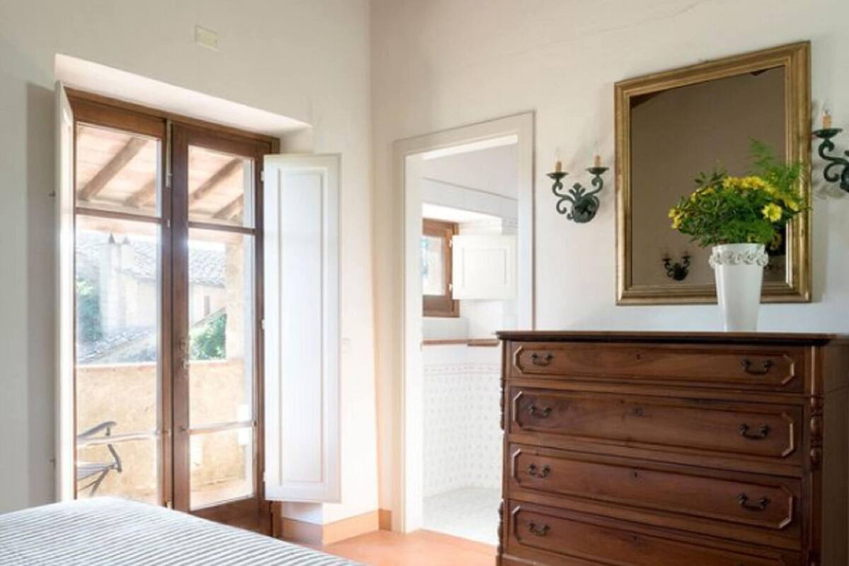 Luxury House, 2 Bedrooms | 18 bedrooms, individually furnished, bed sheets