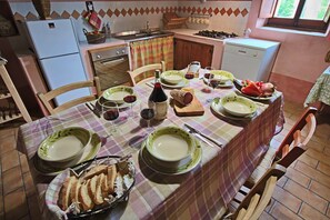 Comfort House, 4 Bedrooms | Private kitchen | Oven, dishwasher - Spacious Farmhouse in Apecchio With Pool (Apecchio)