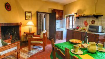 Comfort House, 2 Bedrooms | Living room