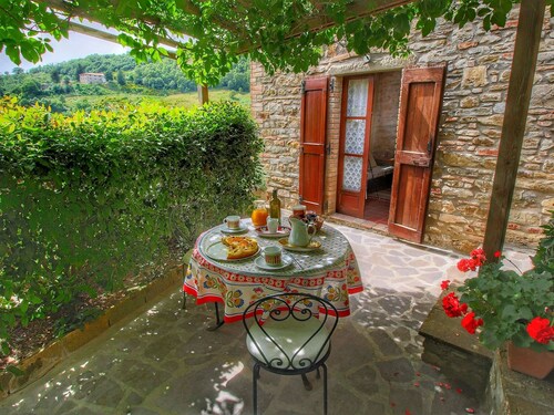 Farmhouse With Stables, Horses and the Ability to Make Horseback Riding