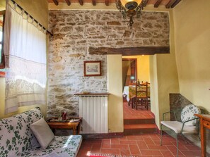 Classic House, 2 Bedrooms | Living room