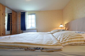 2 bedrooms, individually furnished, bed sheets - Peaceful Apartment in Maltzien With Lake Nearby (Garz/Rügen)