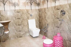 Ducha, artículos de tocador gratuitos, jabón, shampoo