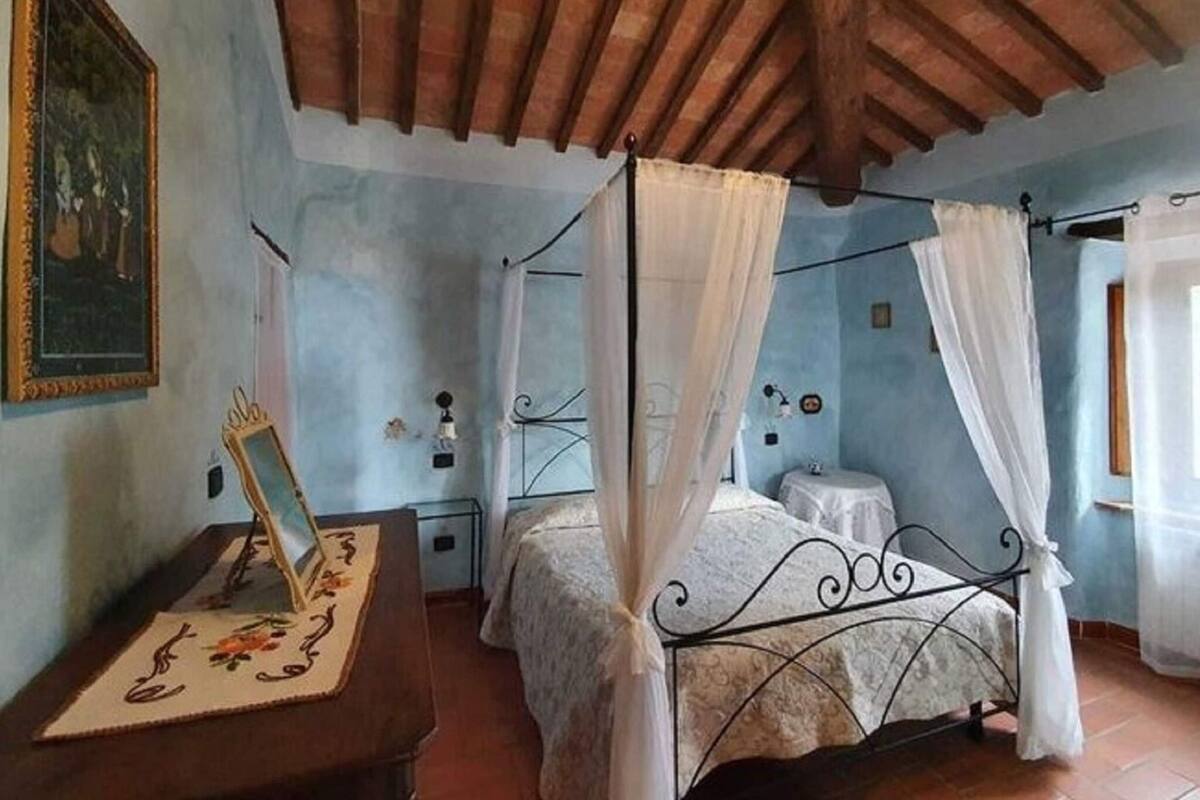 5 bedrooms, bed sheets