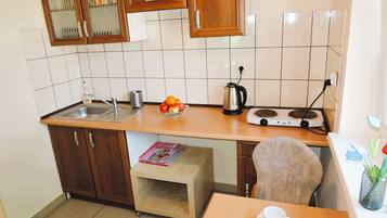 Comfort House, 2 Bedrooms | Private kitchen | Fridge, coffee/tea maker, electric kettle, highchair