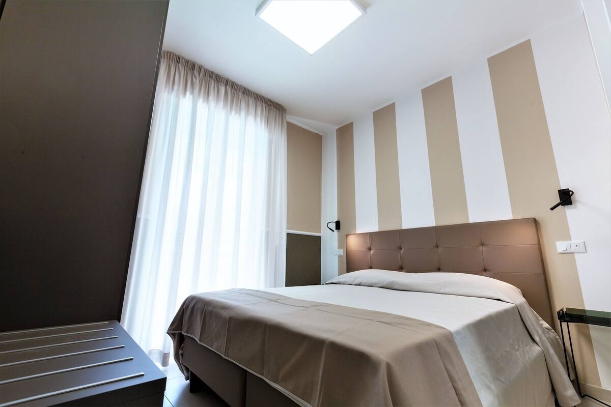 2 habitaciones, muebles diferentes y ropa de cama