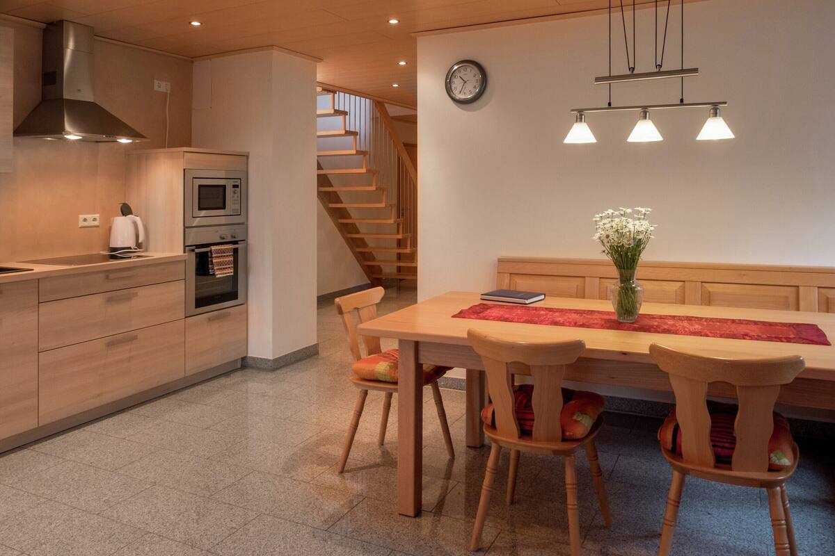 Classic House, 3 Bedrooms | Dining