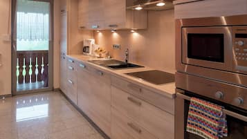 Classic House, 3 Bedrooms | Private kitchen | Microwave, oven, dishwasher, coffee/tea maker