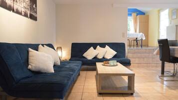 Classic Cottage, 2 Bedrooms | Living room | DVD player