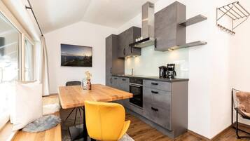 Comfort-Apartment, 2 Schlafzimmer | Eigene Küche | Kühlschrank, Mikrowelle, Ofen, Geschirrspüler