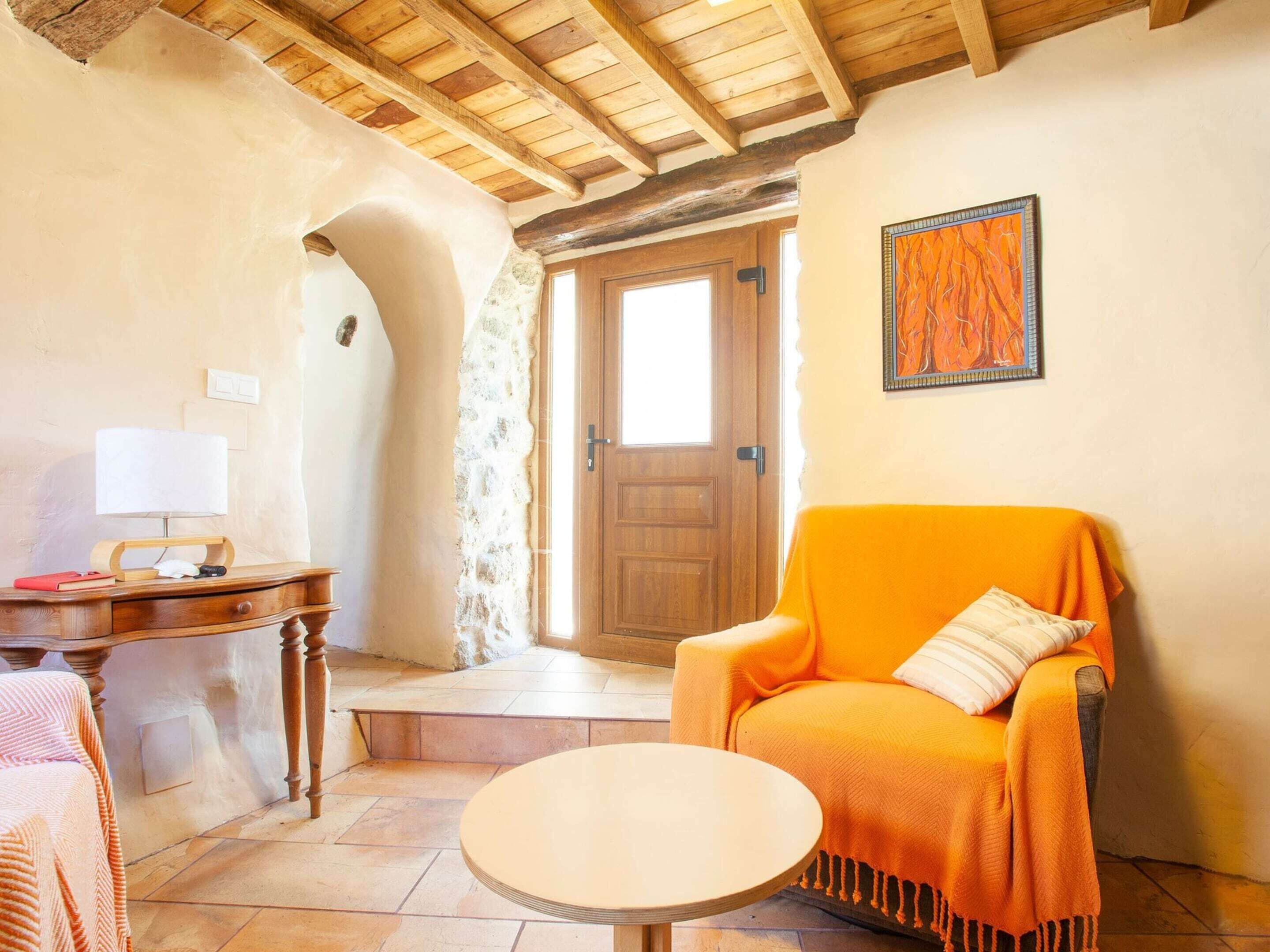 Classic House, 4 Bedrooms | Living room