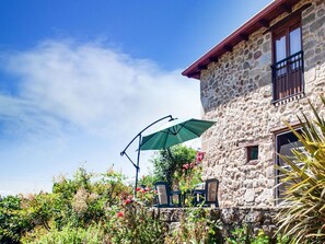 Classic House, 4 Bedrooms | Exterior - Traditional Apartment in Ribeira Sacra With Garden (Panton)