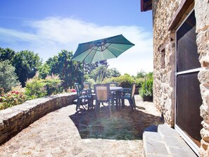 Classic House, 4 Bedrooms | Balcony - Traditional Apartment in Ribeira Sacra With Garden (Panton)