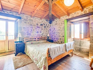 Classic House, 4 Bedrooms | 5 bedrooms, individually furnished, bed sheets