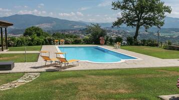 Piscina coperta, piscina all'aperto
