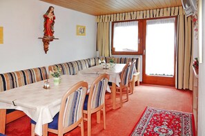 Classic Apartment, 3 Bedrooms | Living room