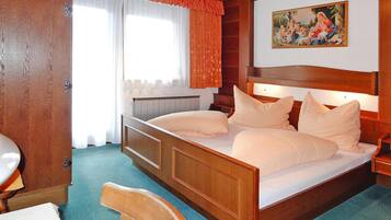 5 bedrooms, bed sheets