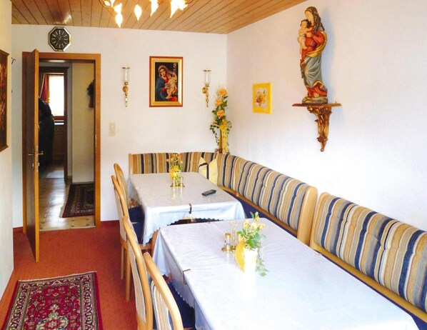 Comfort Apartment, 2 Bedrooms | Dining