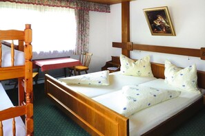 5 bedrooms, bed sheets - Apartment in Fugen With Parking Space (Fuegen)