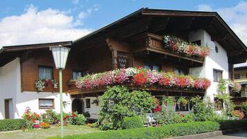 Căn hộ phong cách cổ điển, 3 phòng ngủ | Ngoại thất