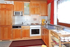 Apartamento clásico, 3 habitaciones | Cocina privada | Frigorífico, microondas, horno y lavavajillas