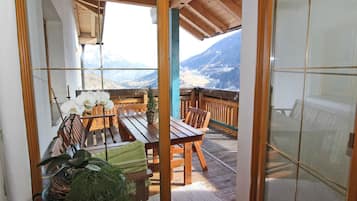 Classic Apartment, 3 Bedrooms | Balcony