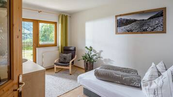 Classic-Apartment, 3 Schlafzimmer | 8 Schlafzimmer, individuell eingerichtet, Bettwäsche