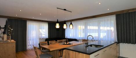 Classic House, 3 Bedrooms | Dining