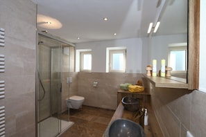 Comfort-Haus, 3 Schlafzimmer | Badezimmer | Dusche