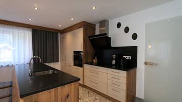 Comfort House, 3 Bedrooms | Private kitchen | Fridge, oven, dishwasher, coffee/tea maker