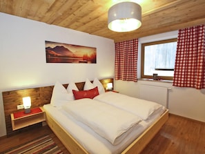 7 bedrooms, bed sheets - Spacious Holiday Home Near Ski Area in Kaltenbach (Kaltenbach)