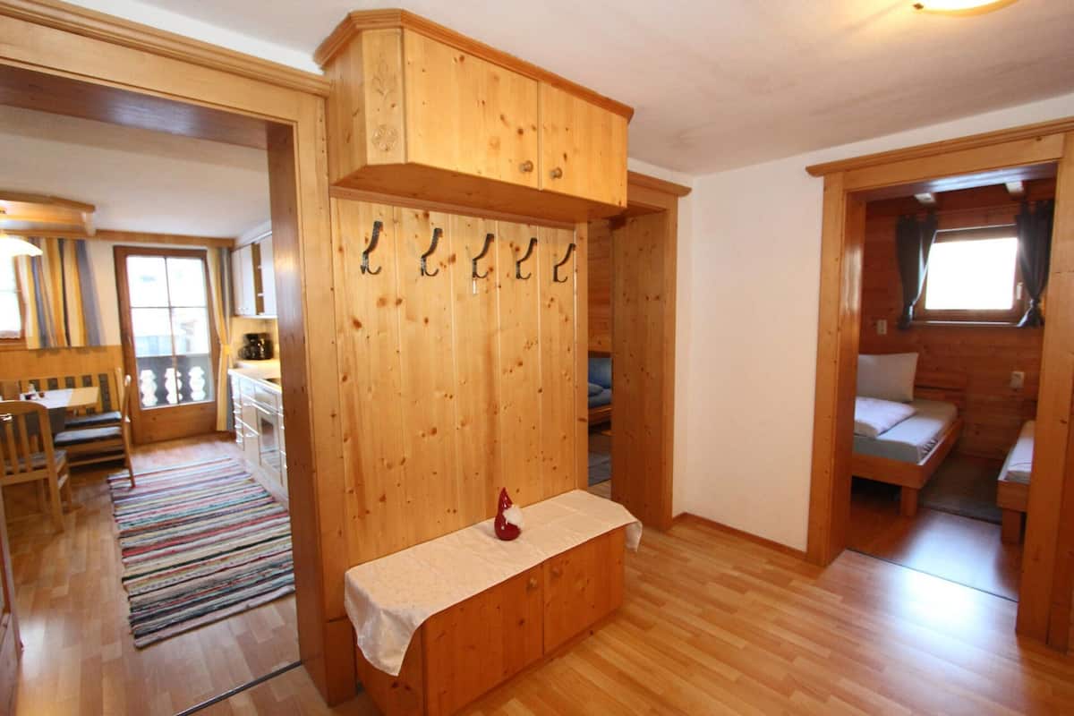 Classic Apartment, 3 Bedrooms | Reception