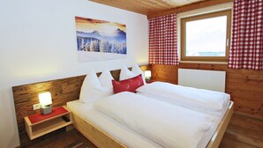 7 bedrooms, bed sheets - Spacious Holiday Home Near Ski Area in Kaltenbach (Kaltenbach)