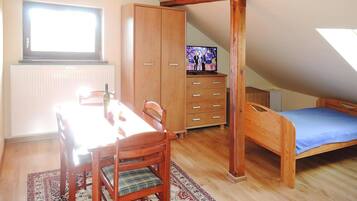 Comfort Apartment, 1 Bedroom | 2 bedrooms, individually furnished, bed sheets