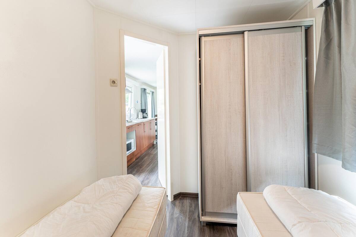 4 bedrooms, individually furnished, bed sheets