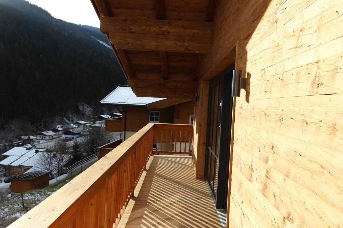 Classic Chalet, 5 Bedrooms | Balcony