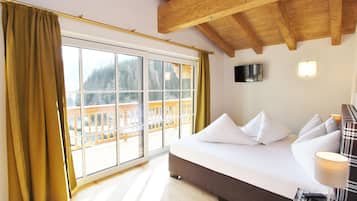 Comfort Chalet, Multiple Bedrooms | 14 bedrooms, individually furnished, bed sheets