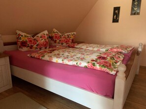 3 bedrooms, bed sheets - Apartment in Luckaitztal-gossda With Parking Space (Luckaitztal)