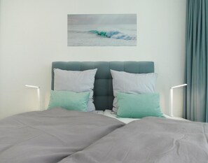3 habitaciones, muebles diferentes y ropa de cama