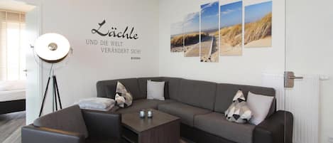 Classic Apartment, 3 Bedrooms | Living room