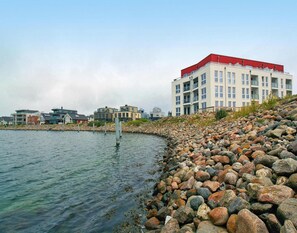 Apartamento clásico, 3 habitaciones | Vistas al agua