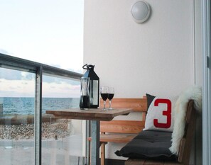 Classic Apartment, 3 Bedrooms | Balcony